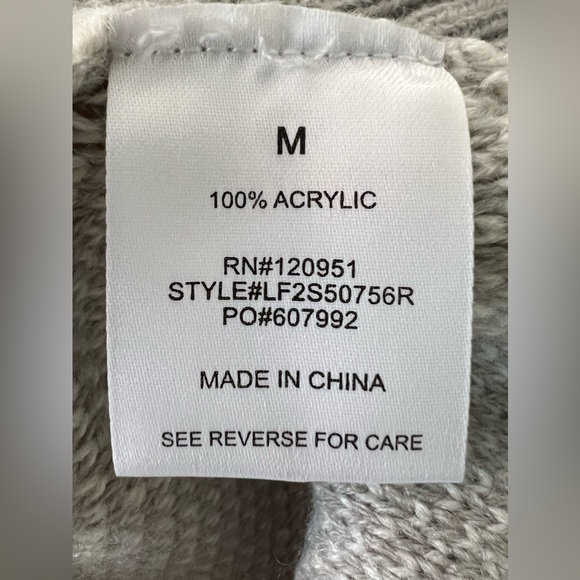 NWT Olive & Oak Gray/Ivory Plaid Sweater - Picture 5 of 6